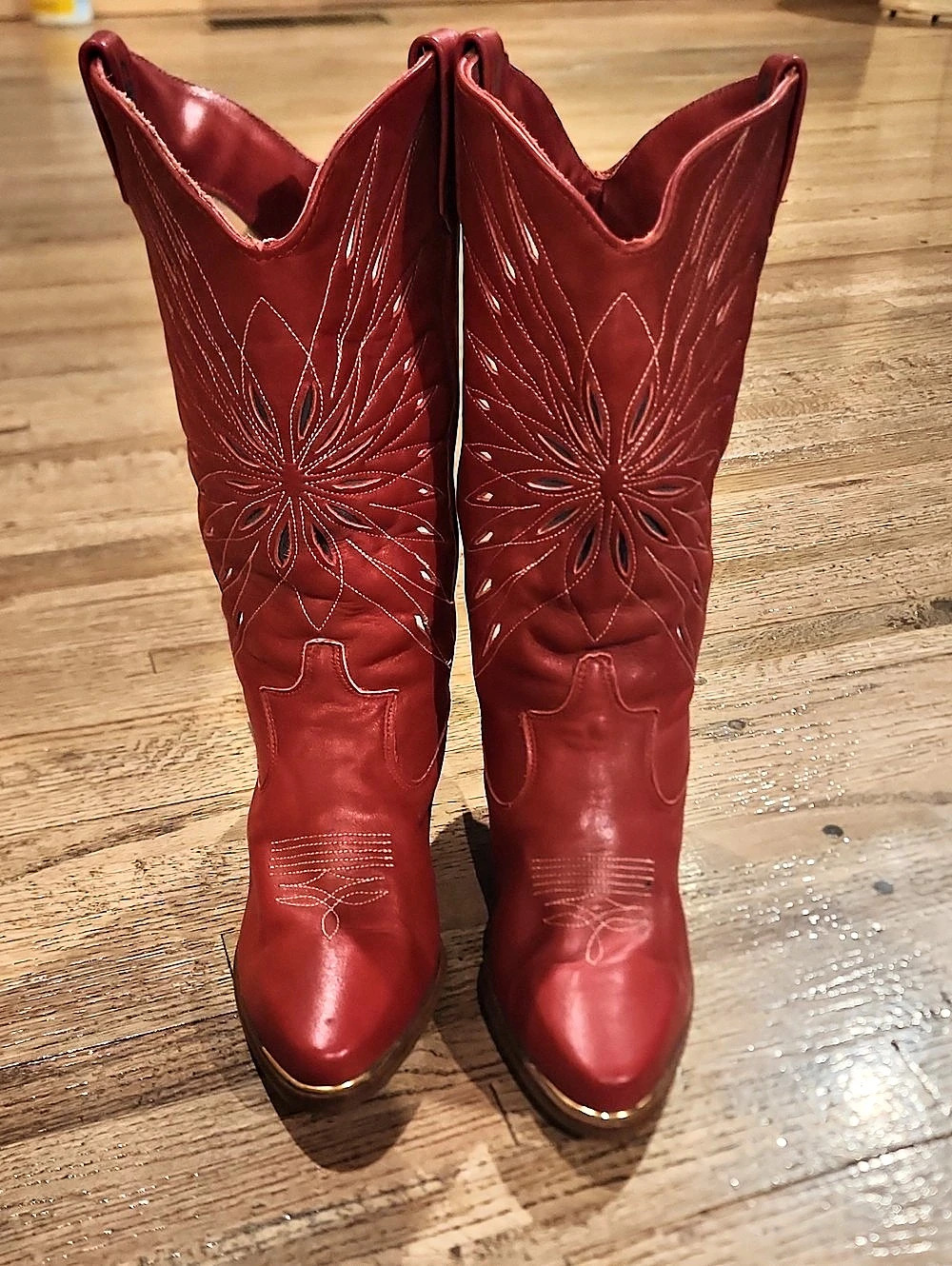 Dingo Women's Red Embroidered Heeled Boots